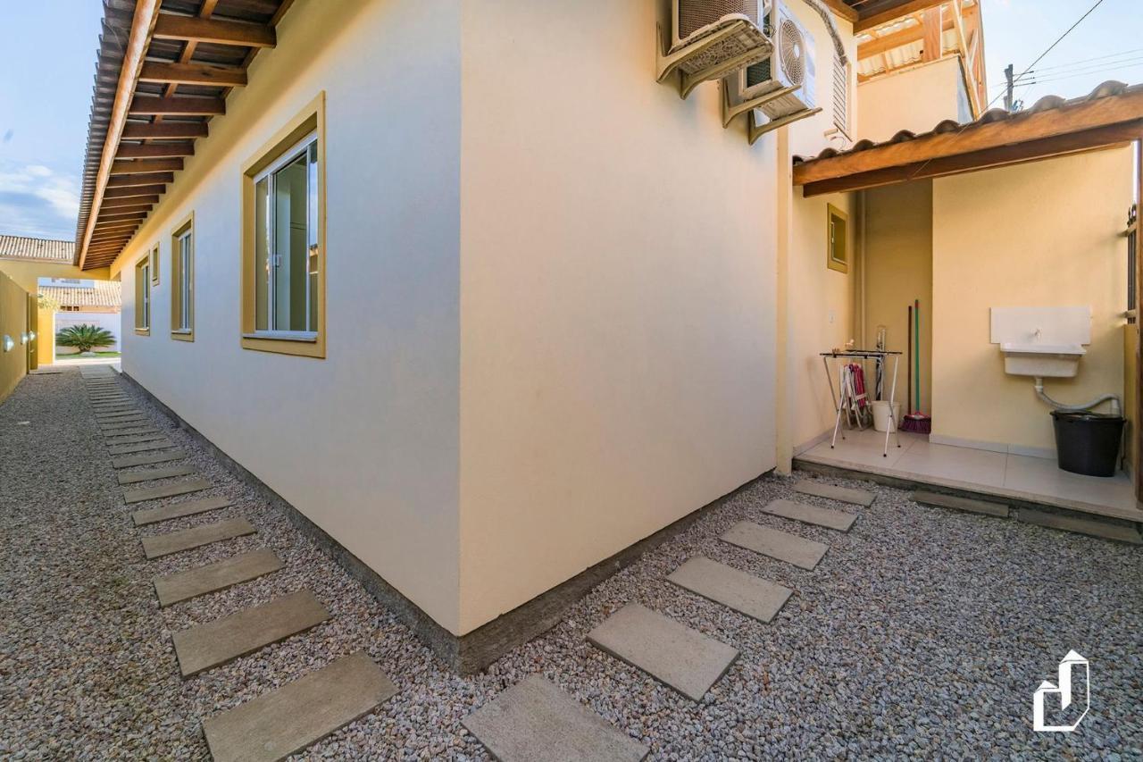 Casa Terrea Com 02 Dormitorios Бомбиньяс Экстерьер фото