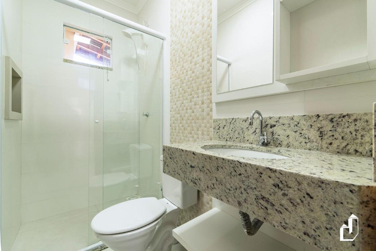 Casa Terrea Com 02 Dormitorios Бомбиньяс Экстерьер фото