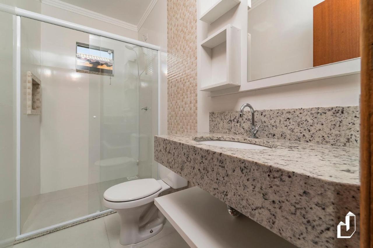 Casa Terrea Com 02 Dormitorios Бомбиньяс Экстерьер фото