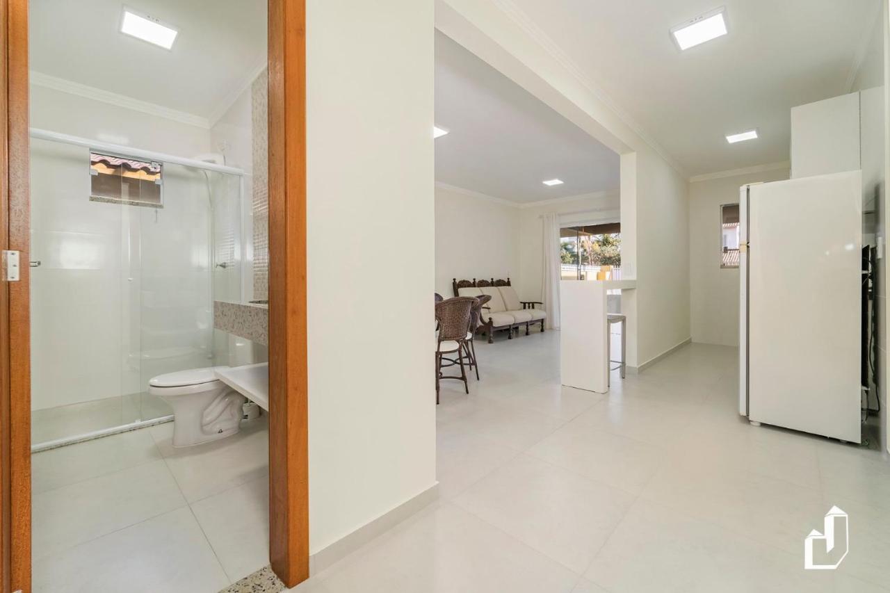 Casa Terrea Com 02 Dormitorios Бомбиньяс Экстерьер фото