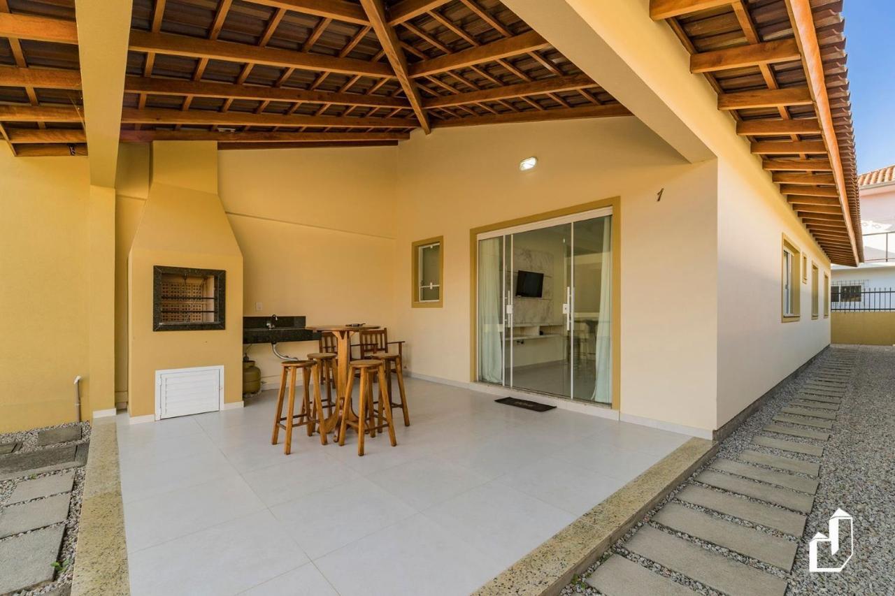 Casa Terrea Com 02 Dormitorios Бомбиньяс Экстерьер фото